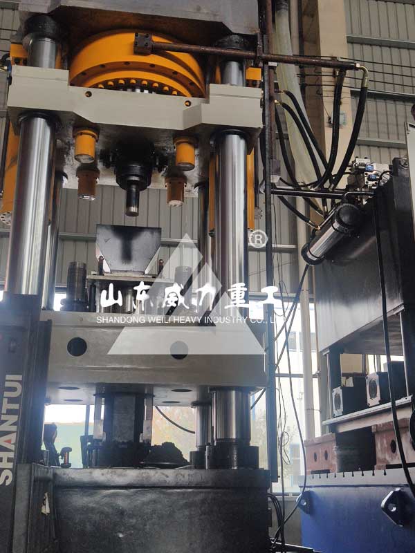 1800噸四梁四柱油壓機試壓圖片